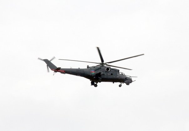 土耳其和阿塞拜疆的各型号直升机正在阿塞拜疆举行联合飞行战术演习