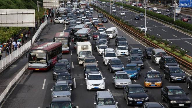 汽车限购有望松绑？专家表示进入市场爆发期还很难