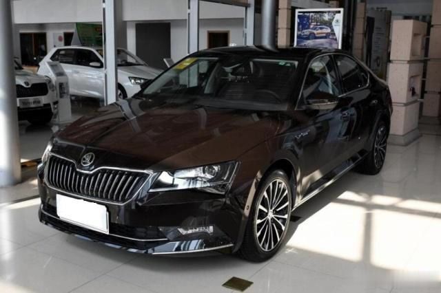 换个车标能卖疯，满油跑1000Km，共享迈腾3大件，却低至不足12万