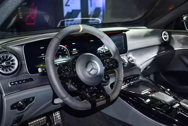 梅赛德斯-AMG GT四门跑车发售,预售价100.00万起