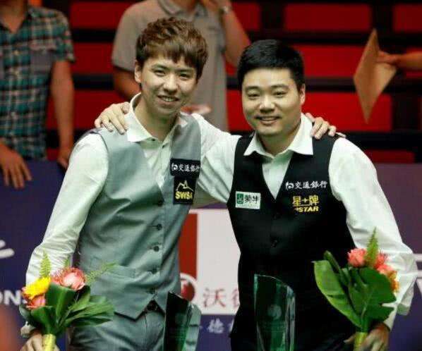 丁俊晖失意大奖赛,中国帅哥4-3击败世界冠军,3