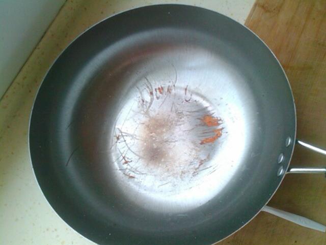 再三提醒：家里若有这种锅，千万别用了，长期使用对身体危害大