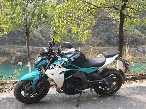 铃木DL250和春风400NK该怎么选网友：论油耗和操控它差一个档次