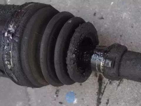 ​汽车行驶6万公里，“五大件”必须换，不然发动机会提前报废