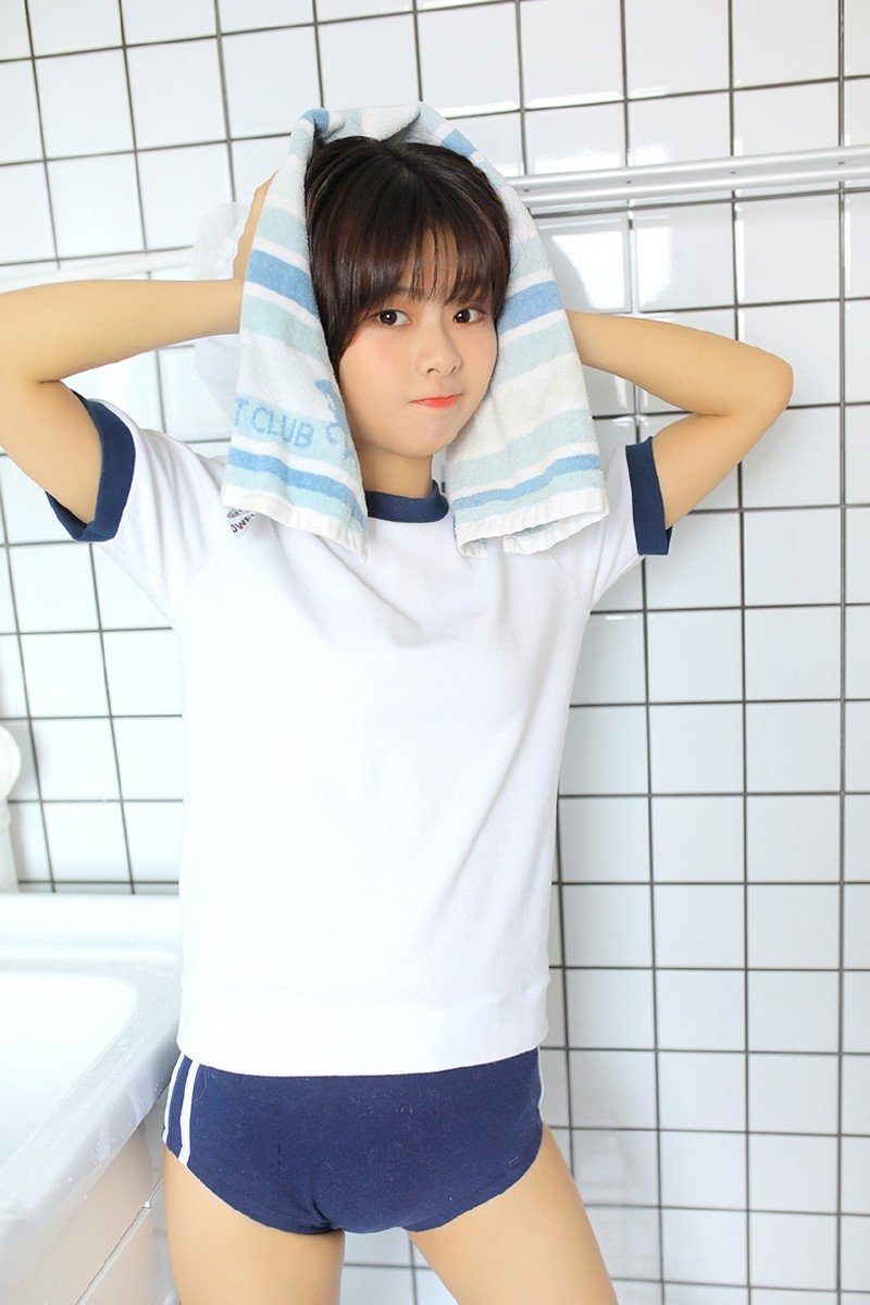 浴室美女小清新少女雪白性感白色校服制服诱惑写真集