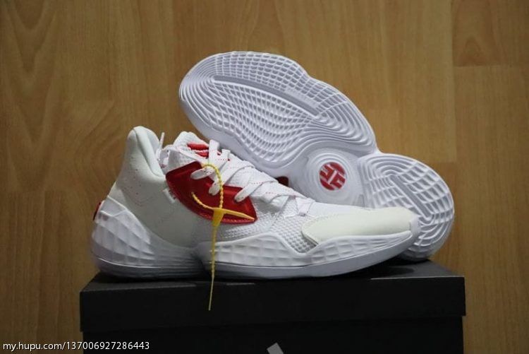 哈登的最新签名鞋哈登4于近期被曝光,你会为新一代的哈登战靴买单么