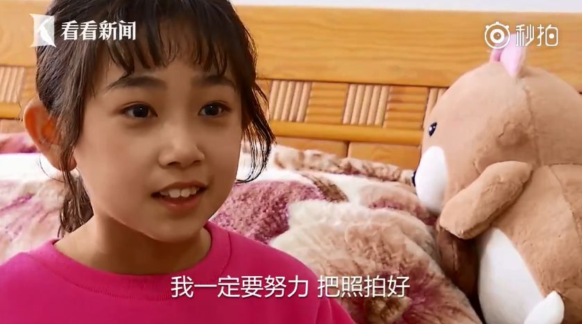 3岁童模被亲妈踹用衣架打,拿孩子当摇钱树的父