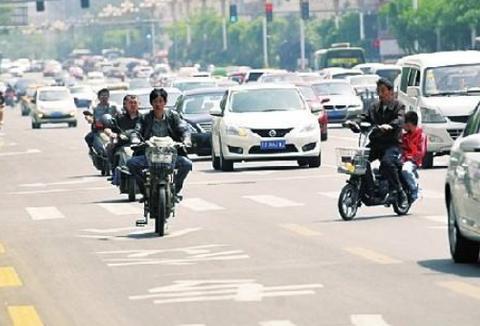 与电动车发生的事故，汽车车主无错也要承担责任，这是为什么呢？