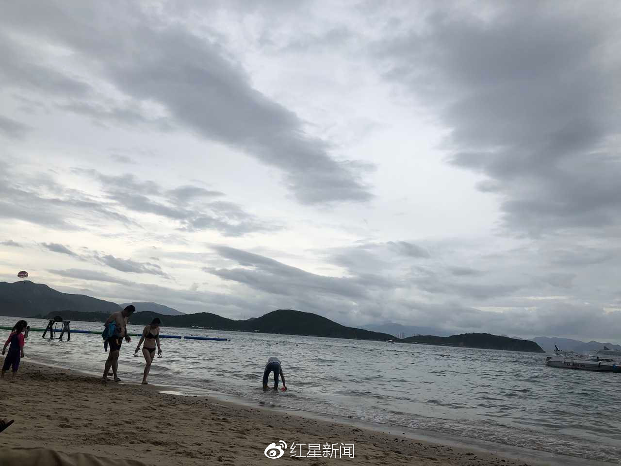 越南翻船事故 21名中国游客1死1伤 目击者:当天