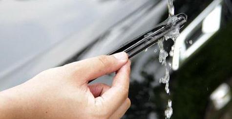 雨刮器不懂保养？刮不干净？修车师傅教你1招，就能弄好！