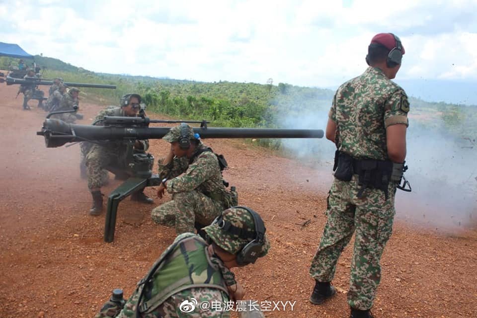 马来西亚第10伞兵旅m40a2无后坐力炮实弹射击