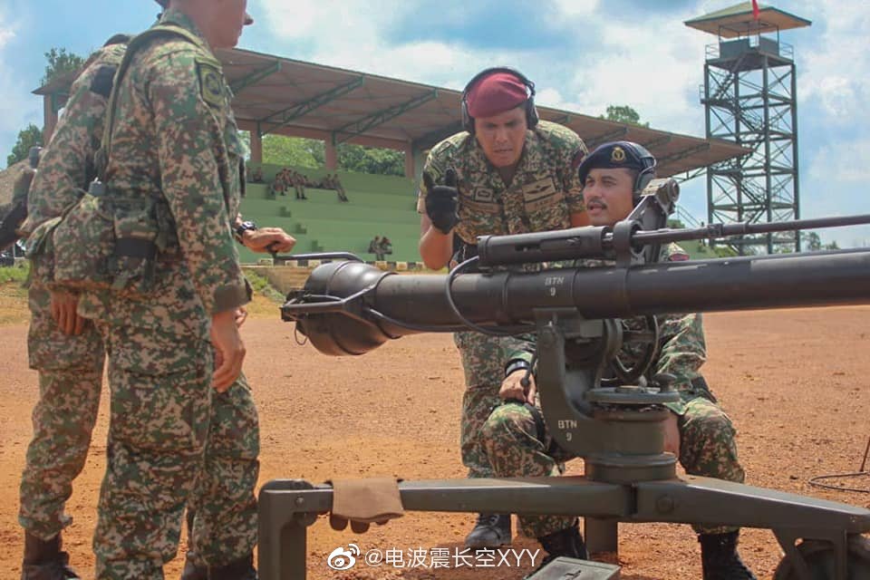 马来西亚第10伞兵旅m40a2无后坐力炮实弹射击