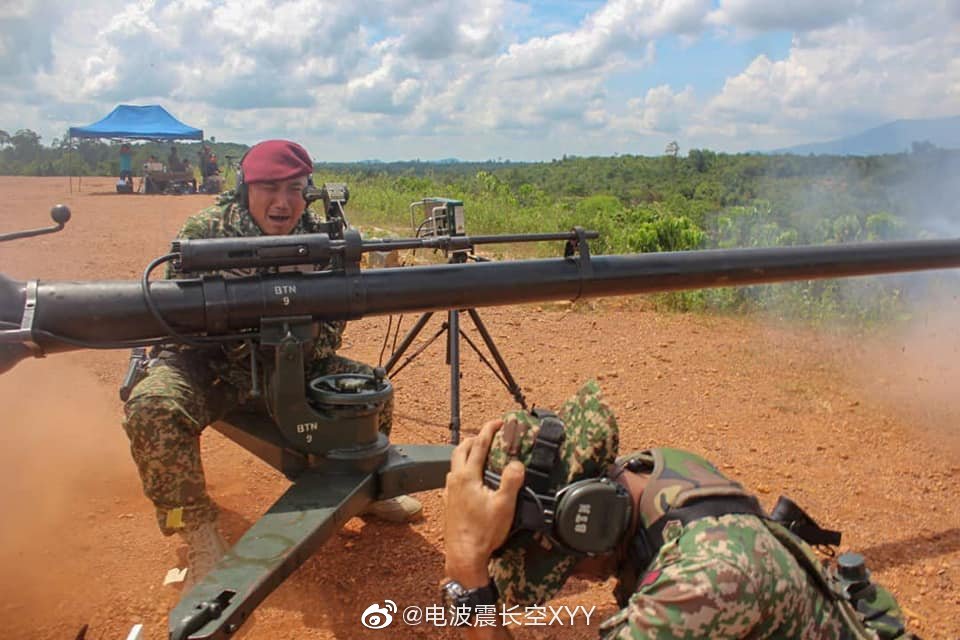 马来西亚第10伞兵旅m40a2无后坐力炮实弹射击