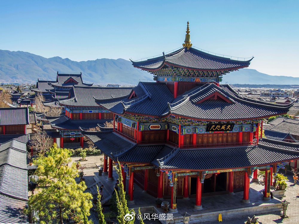 木府是丽江古城之“大观园”。 北有故宫,南有木府。巍巍木府