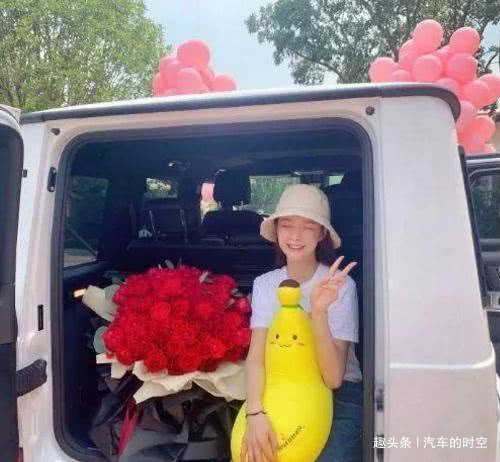 都爱送车当礼物,杜海涛送奔驰大G、陈奕迅送奔驰S65,周杰伦
