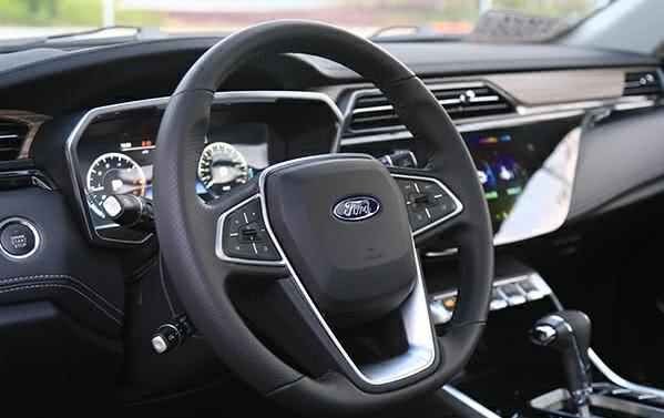 10万级的福特SUV,比汉兰达还宽,“换标车”值不值得买?