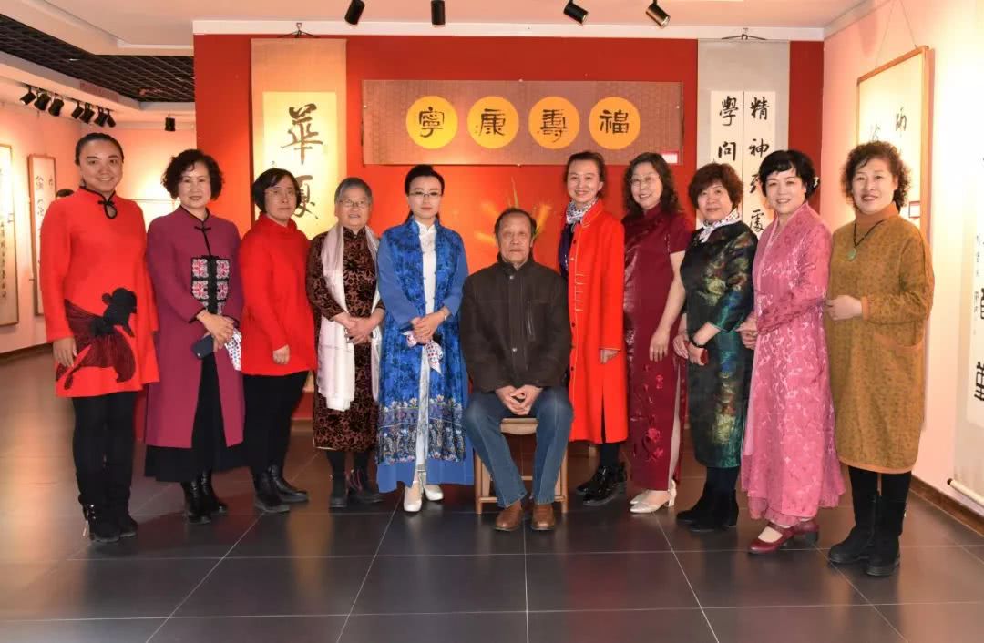 沈阳市女书协书法作品展开幕