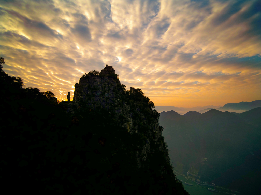 三峡神女峰,长江三峡最最秀美的山峰!也是我每次创作的重点.注