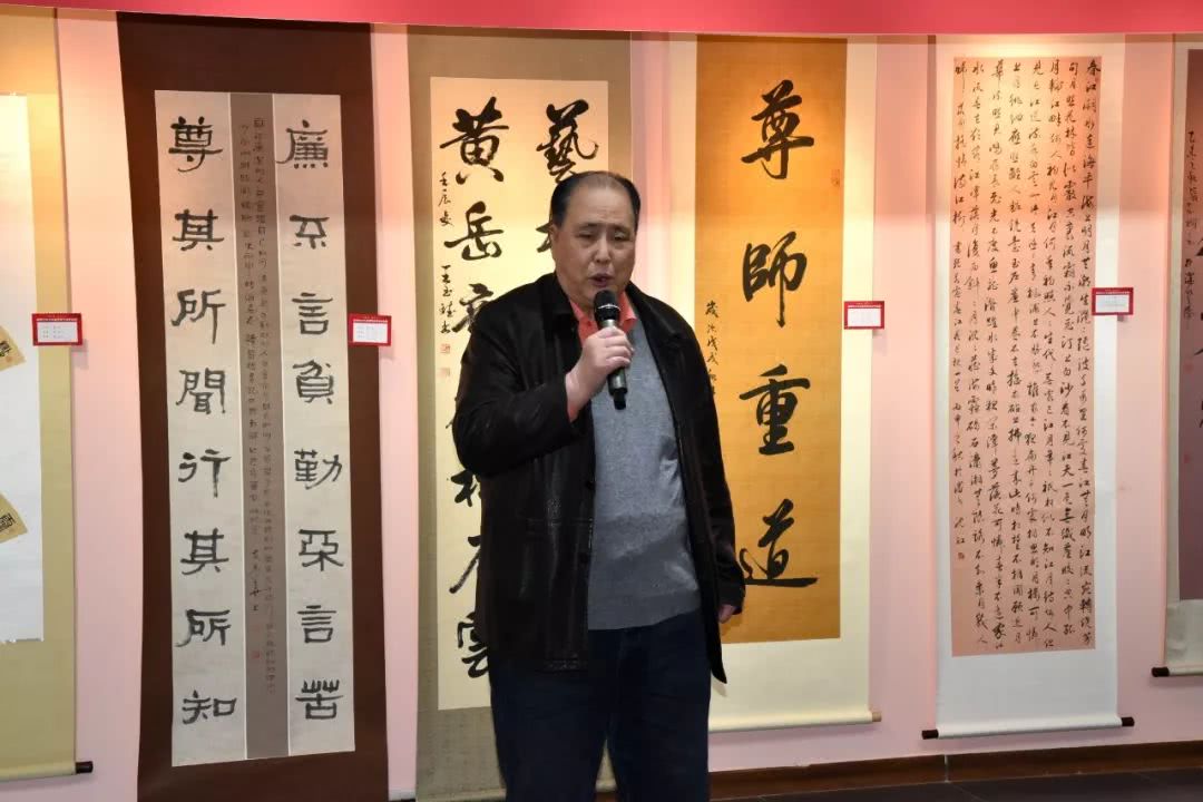 沈阳市女书协书法作品展开幕