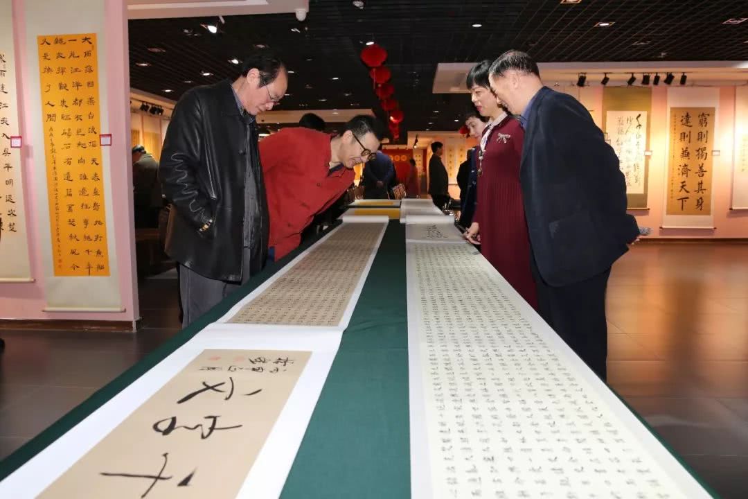 沈阳市女书协书法作品展开幕