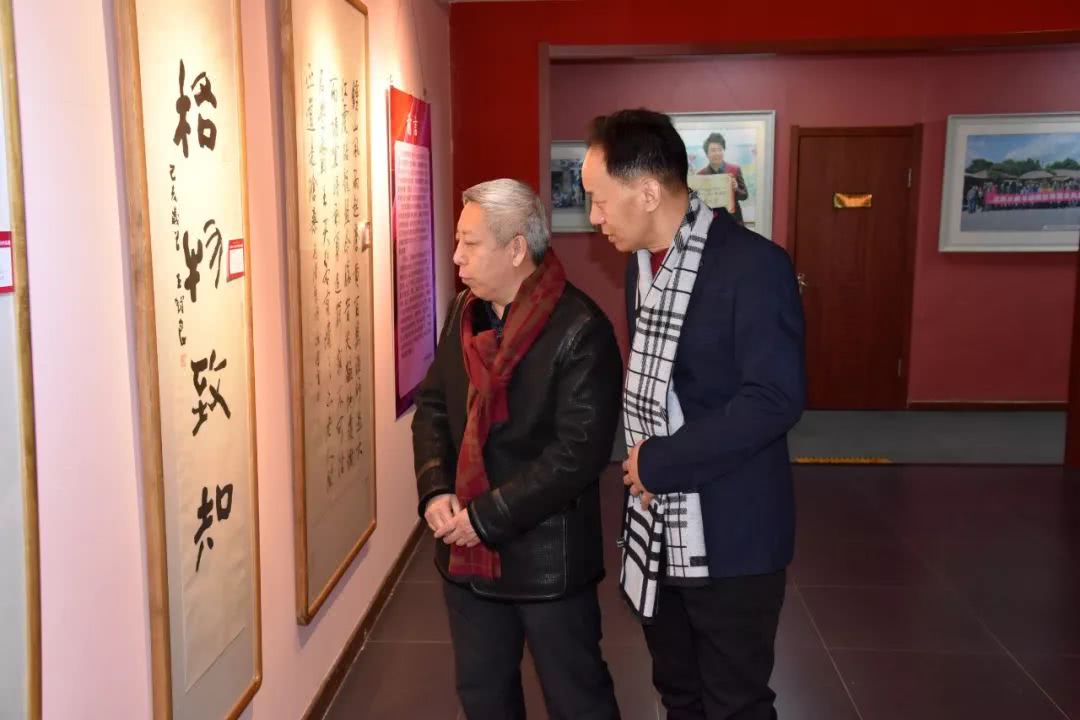 沈阳市女书协书法作品展开幕