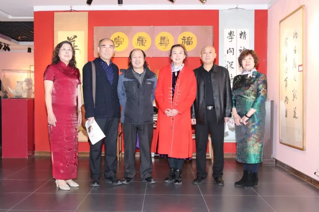 沈阳市女书协书法作品展开幕