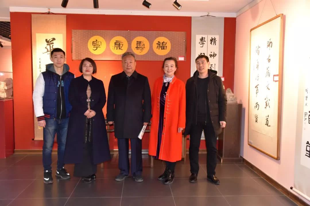 沈阳市女书协书法作品展开幕