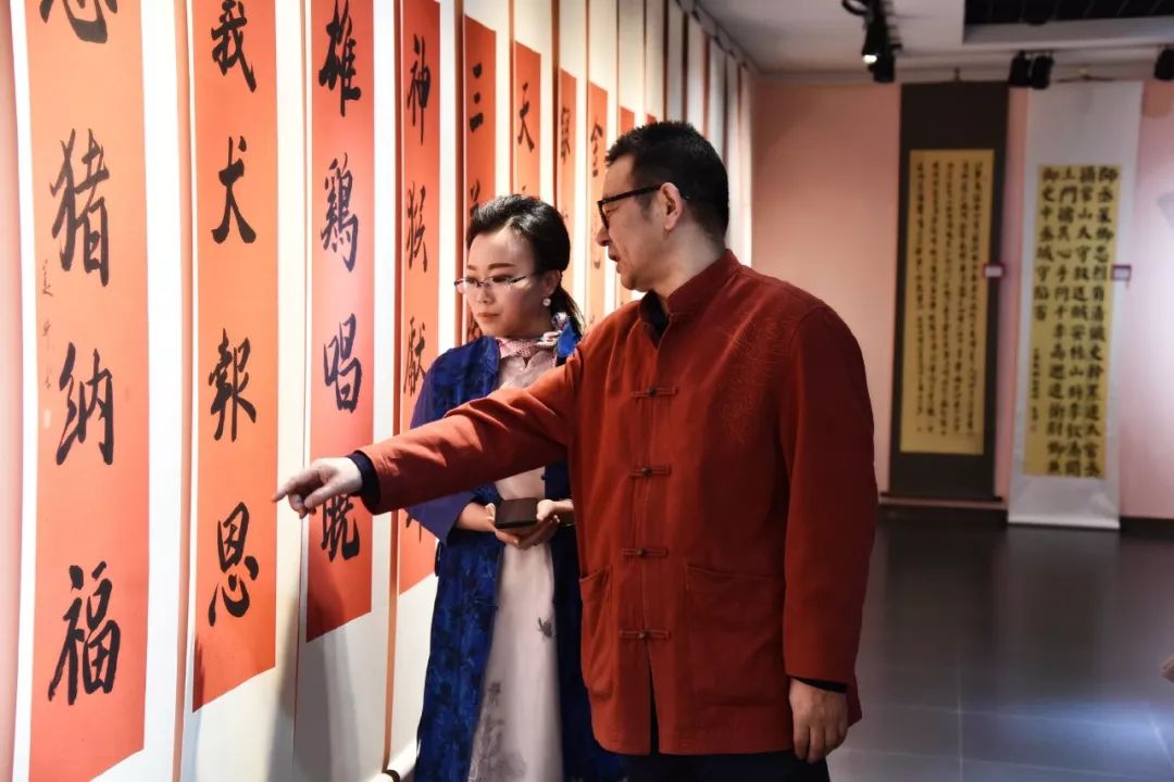 沈阳市女书协书法作品展开幕