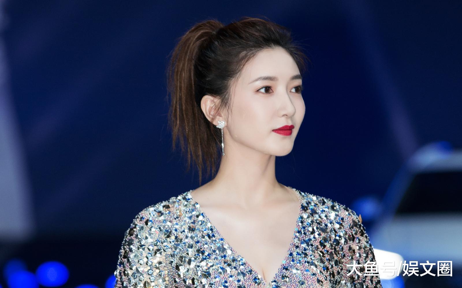 江疏影回应江珊的"母女"传闻 却成为了国剧盛典的最大亮点