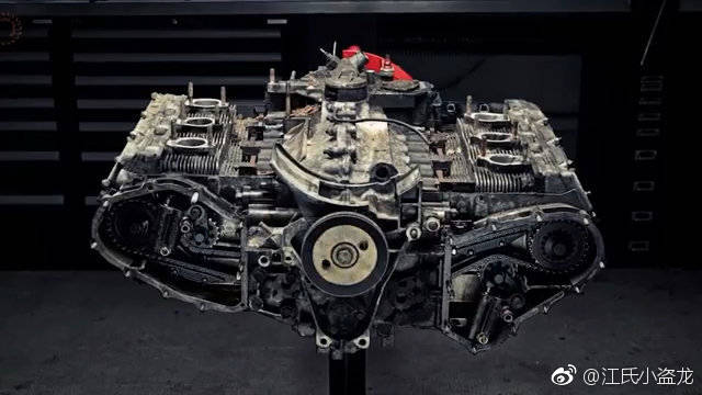保时捷911卡雷拉跑车发动机的拆装过程，真过瘾