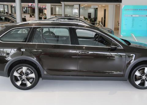 明锐旅行车，外表沉稳大气，很是惹人喜爱，开出去有面子