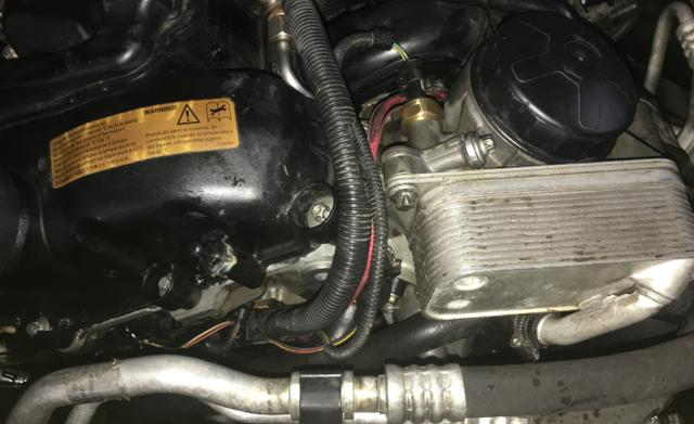 宝马X6,N55发动机漏油,车辆到厂停放一晚后,竟