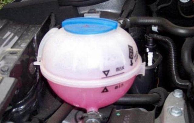 冷却液是粉色的，不小心加了绿色的咋办？-新浪汽车