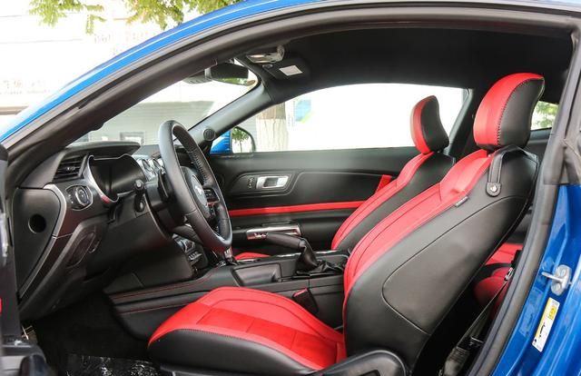 Mustang 5.0L V8 GT 新款Mustang也正是国内最便宜的V8性能车