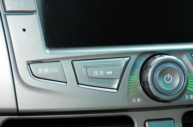 比亚迪M6气派不跌面,功能多底盘给力,过年期间可以买一台