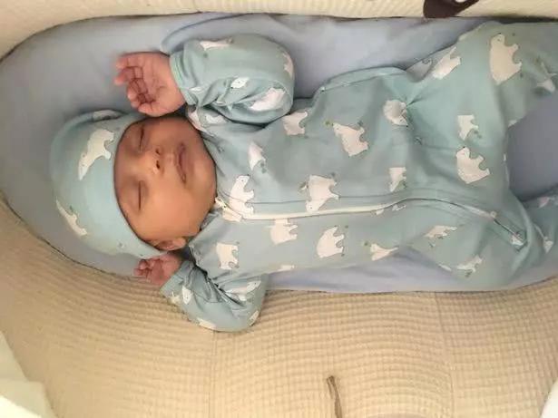 英国24岁女子生理期非常正常,竟然在腹部疼痛