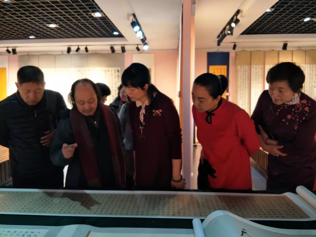 沈阳市女书协书法作品展开幕