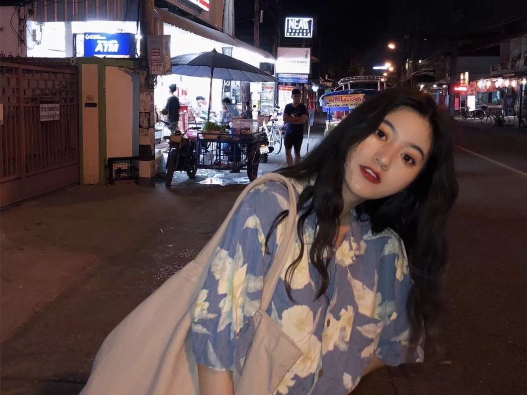 现在的女生都喜欢类型的夜场?在上班男生女生图片