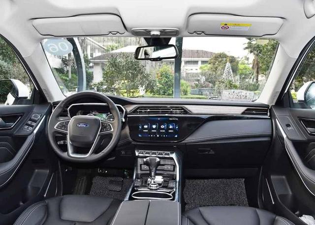 10万级的福特SUV,比汉兰达还宽,“换标车”值不值得买?