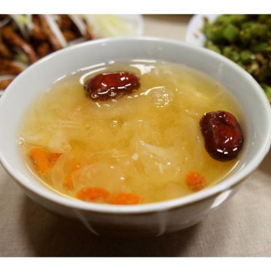 炖银耳汤时，最好别加错“糖”总有人放错！难怪银耳不出胶