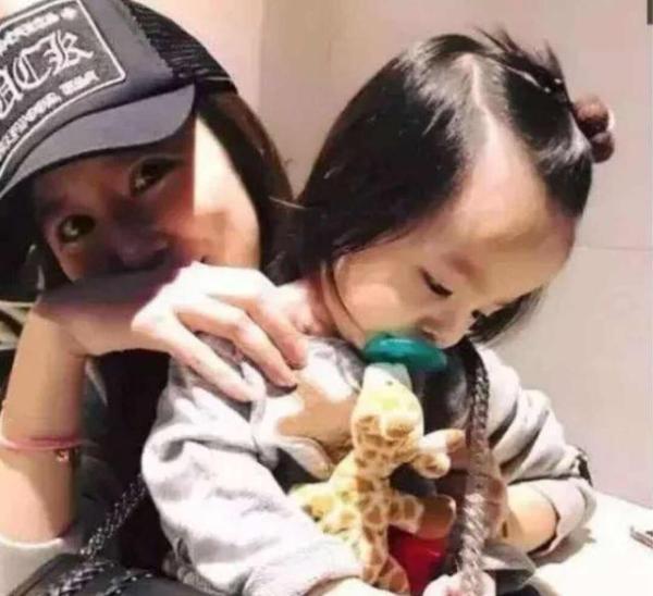 霍建华两岁女儿太美,称自己被迷中毒了,宠女狂
