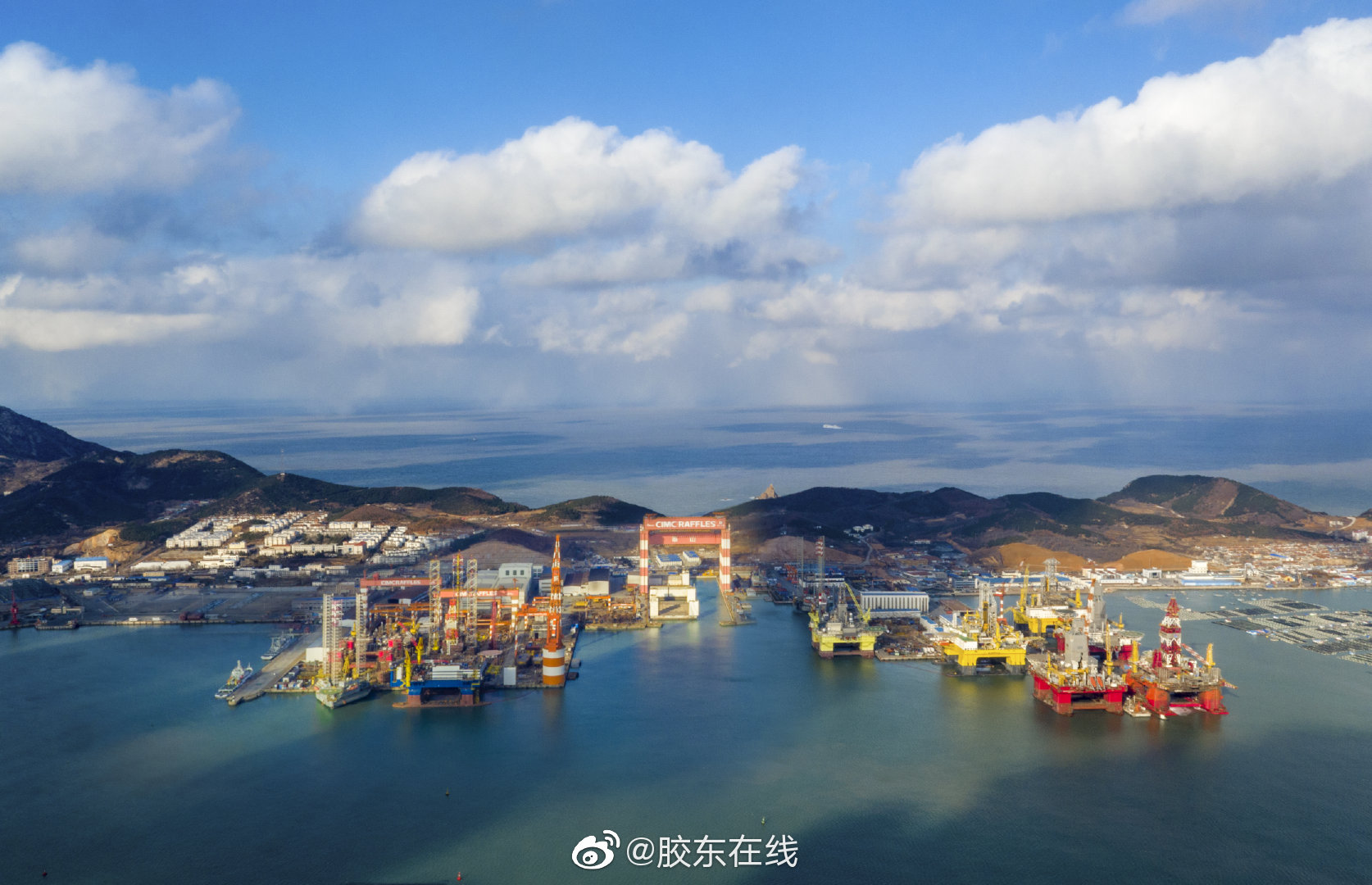 中集来福士海洋工程有限公司烟台基地的前身是1977年建成的烟台造船厂__