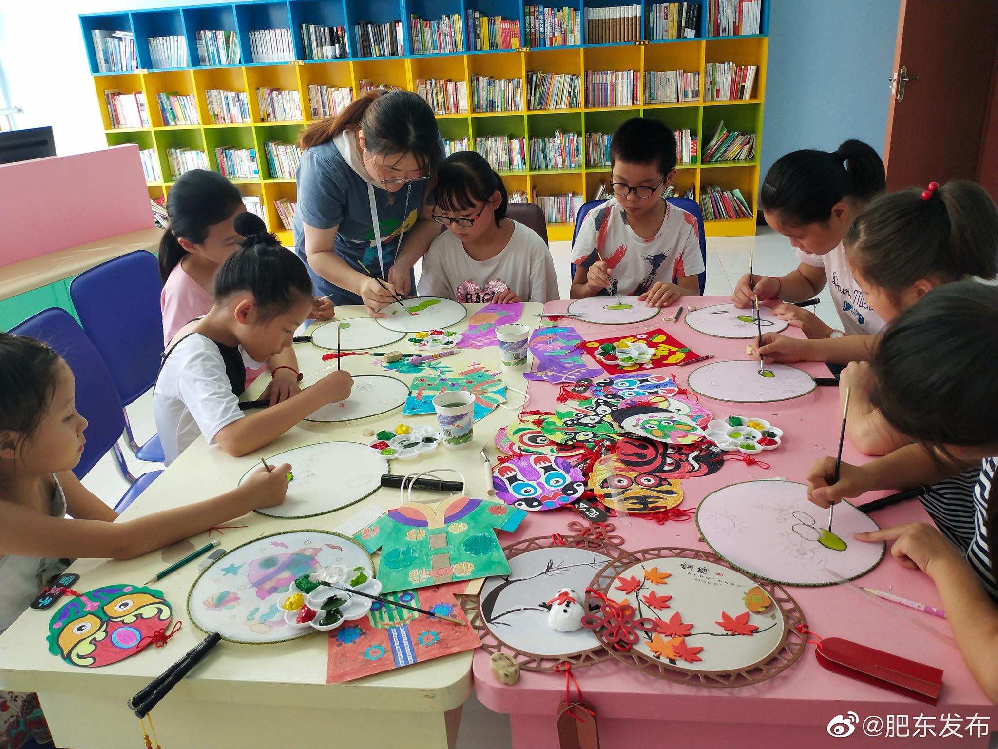店埠镇新城社区:开展手工diy扇子活动