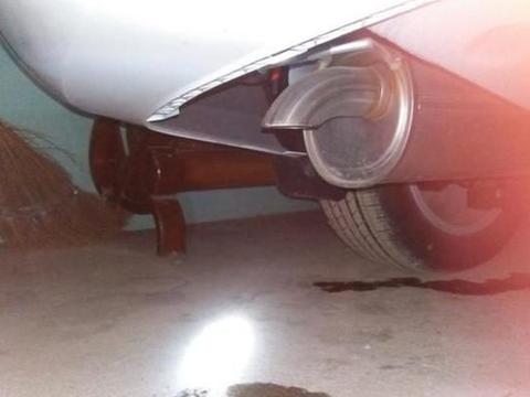 开车多年才知道：排气管滴水原来是这么回事，现在知道还不晚！