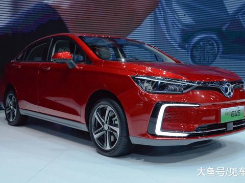 海口首届国际新能源汽车展览会盛大开幕, 燃油车真的要淘汰了吗?