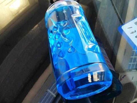 汽车雨刮器没有水，该怎么加水，可以自己加吗？