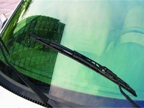 换个雨刮片还要去修理店？