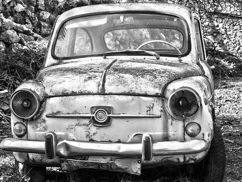 爱车长期停驶也需养护 小心发动机故障