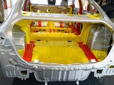 防撞钢梁到底有用吗？现在很多车都不用钢制材料了，到底安全吗