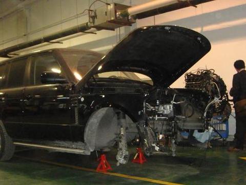 玻璃水加不好就是毁车，来看看乱用玻璃水后果！现在知道不晚